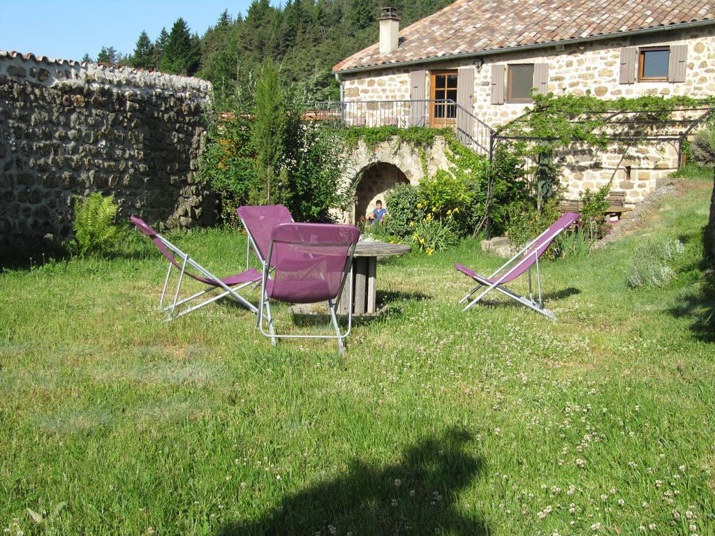 Le Petit Rias Gite Soleil Saint Maurice en Chalencon エクステリア 写真